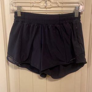 Lululemon Hotty Hot 4in short Size 6